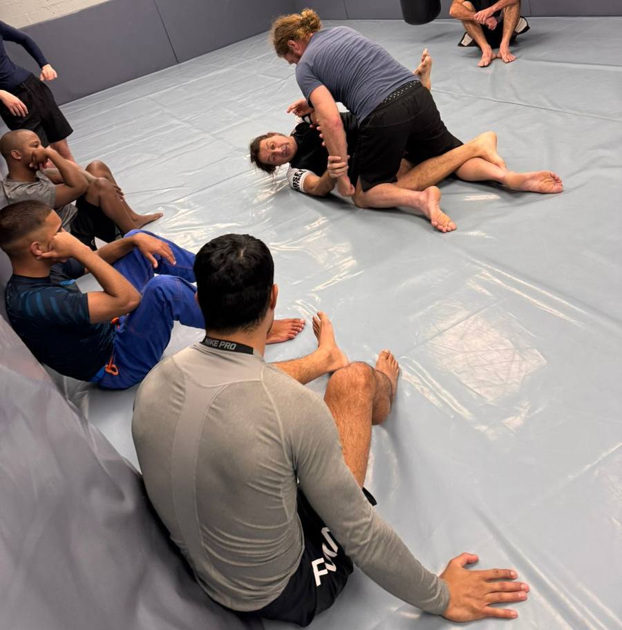 No-Gi class technique demonstration